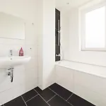 Apartment Tolstov - 3 - Kitchen - Balcony - 5 Min To Messe Dus
