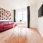 Tolstov - 3 - Kitchen - Balcony - 5 Min To Messe Dus Apartment *