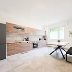 Tolstov Apartments - 3 Room Apartments - Kitchen - Balcony - 5 Min To Messe Dus