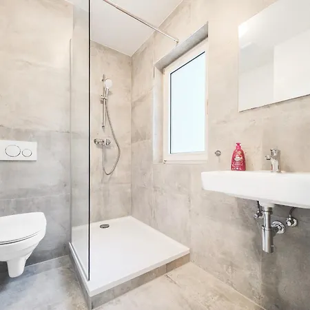 Apartment Tolstov - 3 - Kitchen - Balcony - 5 Min To Messe Dus *
