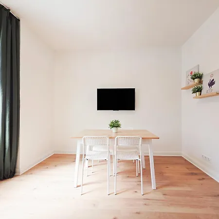 Apartment Tolstov - 3 - Kitchen - Balcony - 5 Min To Messe Dus *