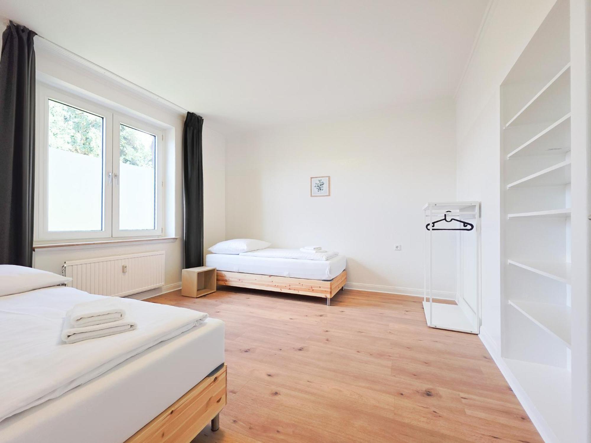 Tolstov - 3 - Kitchen - Balcony - 5 Min To Messe Dus Apartment