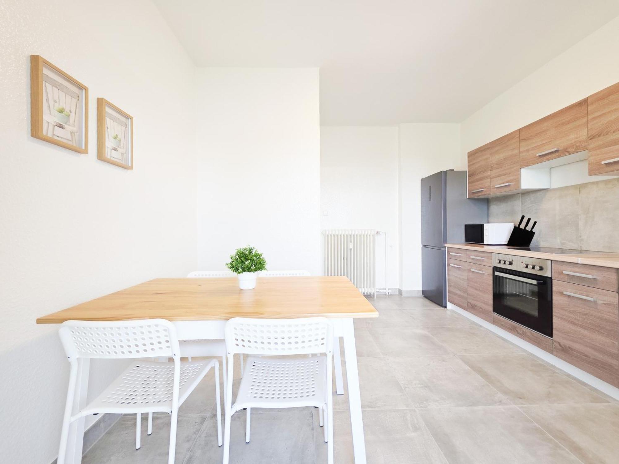 Tolstov - 3 - Kitchen - Balcony - 5 Min To Messe Dus *