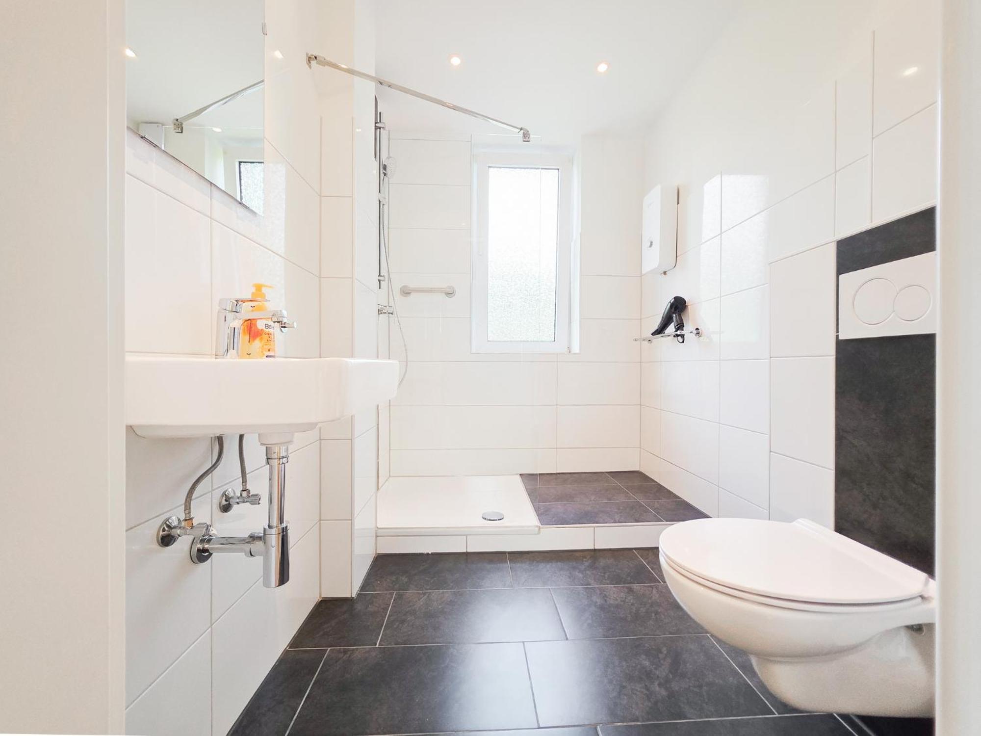 Apartment Tolstov - 3 - Kitchen - Balcony - 5 Min To Messe Dus *